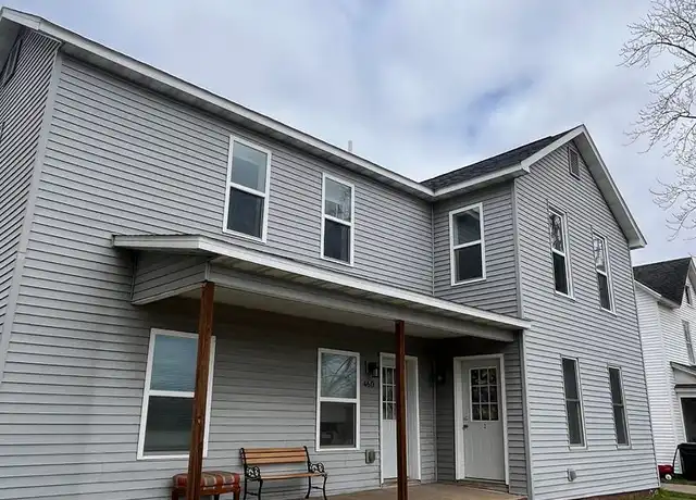 Property at 460 Platt St Apt 2, Eau Claire, WI, 54703, 2 beds, 1 bath, [object Object]