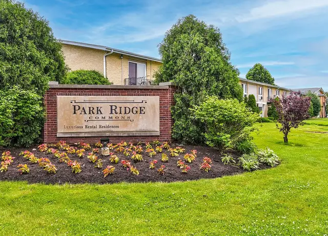 Photo of 9030 Kennedy Dr, Des Plaines, IL 60016