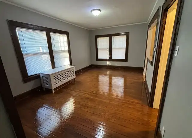 Property at 3323 Ingersoll Ave, Des Moines, IA, 50312, 0-1 beds, 1 bath, [object Object]