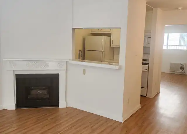 Property at 11919 Avon Way Unit 6, Los Angeles, CA, 90066, 1 bed, 1 bath, [object Object]