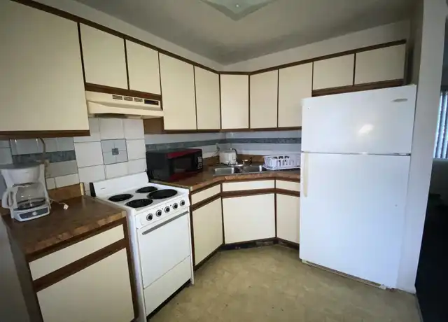 Property at 522 Ridgewood Ave, Holly Hill, FL, 32117, 1 bed, 1 bath, [object Object]