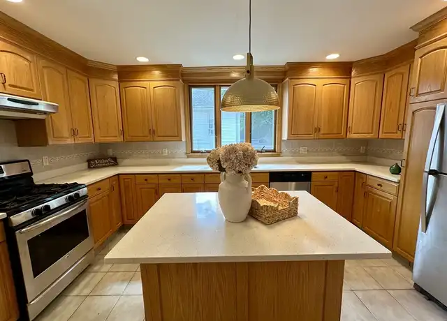Property at 31 Sears Ave Unit 2, Melrose, MA, 02176, 2 beds, 1 bath, [object Object]