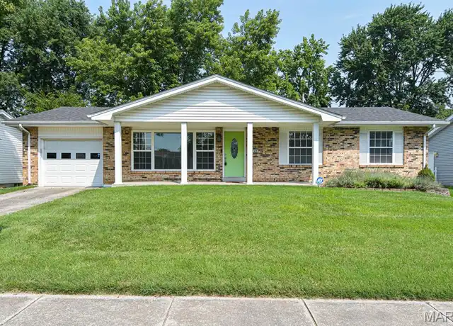 Property at 429 Canary Ln, Saint Charles, MO, 63301, 3 beds, 2 baths, [object Object]