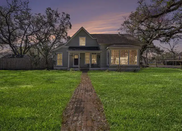 Property at 315 W Blum St, Alvin, TX, 77511, 1 bed, 1 bath, [object Object]