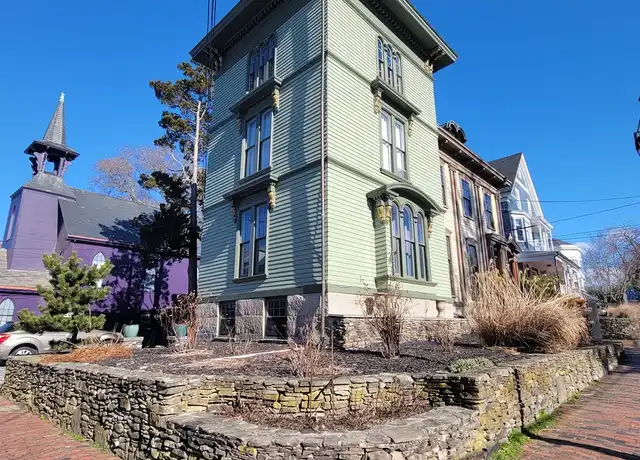 Property at 92 Pelham St Unit 3, Newport, RI, 02840, 3 beds, 1 bath, [object Object]