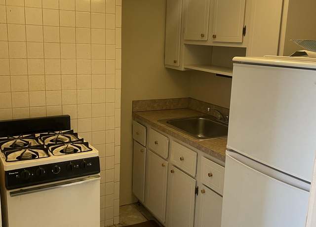Photo of 215 W Elm St Unit 1, Brockton, MA 02301