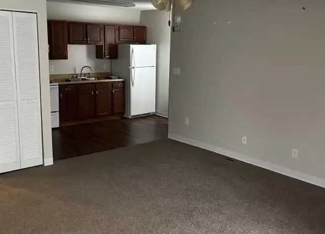 Property at 607 Madison St, Benton, IL, 62812, 2 beds, 1 bath, [object Object]