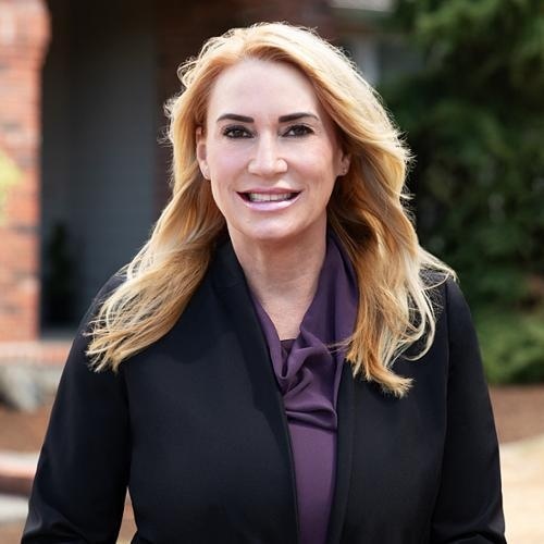 Kimberly Molnar, Redfin Agent in Shoreline