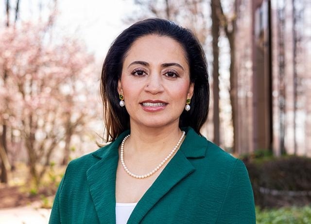 Virginia Real Estate Agent Jenny Canales