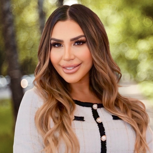 Deanna Medina - Real Estate Agent