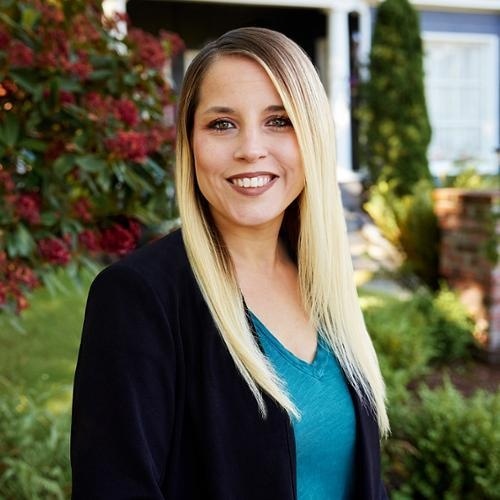 Stephanie Urquhart, Redfin Agent