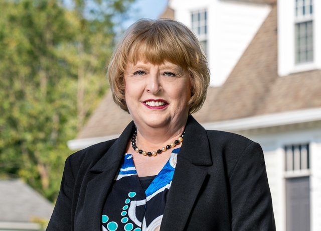 Maryland Real Estate Agent Laurie Roberts