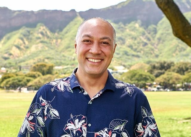 Hawaii Real Estate Agent Mike DeMello (R)