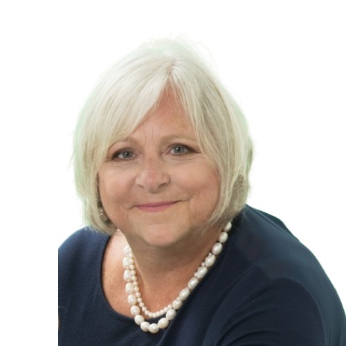 Stephanie Elliott - Real Estate Agent