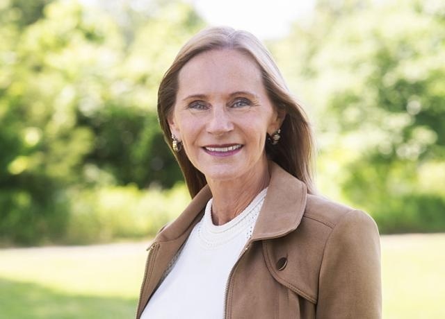 Connecticut Real Estate Agent Robin Nelson