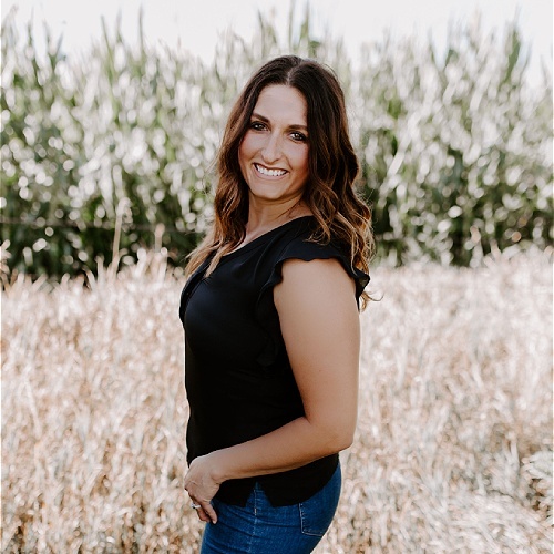 Elizabeth James - Real Estate Agent