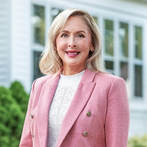 Julie Dunville, Redfin Agent