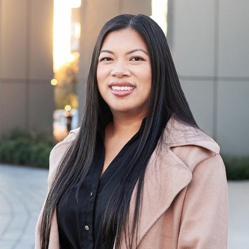 Linda Delgado, Redfin Agent