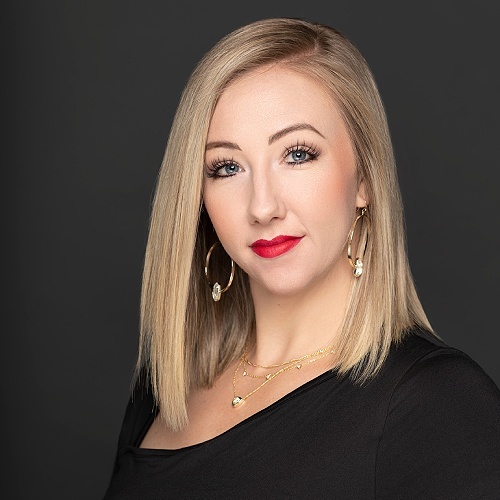Lyndee Robinson - Real Estate Agent