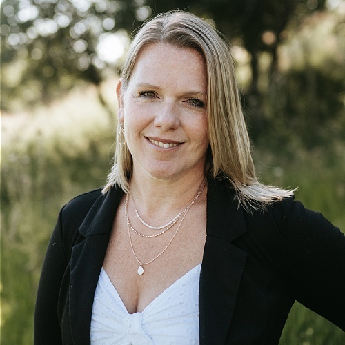 Melanie Attig - Real Estate Agent