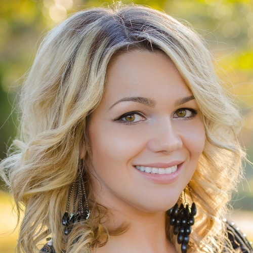 Elle Malanchuk - Real Estate Agent