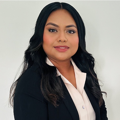 Magali Reyes - Real Estate Agent
