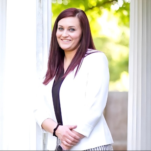 Stephanie Grant - Real Estate Agent