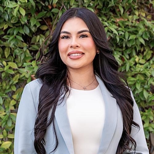 Cecilia Manzo, Redfin Agent