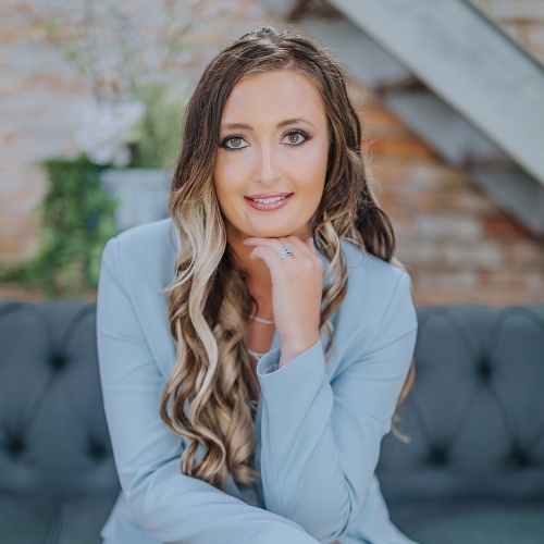 Melanie Schreiber - Real Estate Agent
