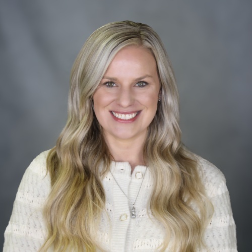 Amanda Szabo - Real Estate Agent