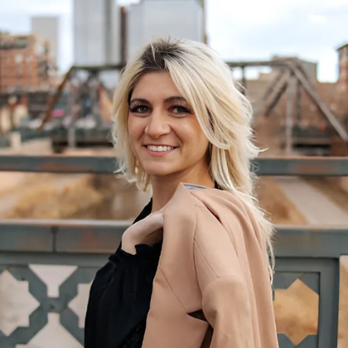 Elle Pappas - Real Estate Agent
