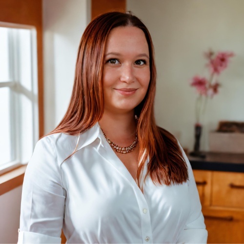 Caitlyn Baker - Real Estate Agent