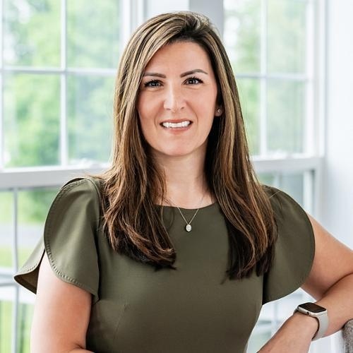 Flavia Yuch, Redfin Agent