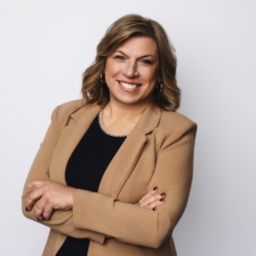Monique Outzen - Real Estate Agent