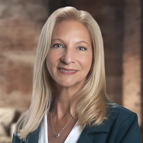 Claudia Ryan - Real Estate Agent