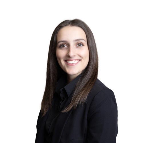 Savannah Lee - Real Estate Agent