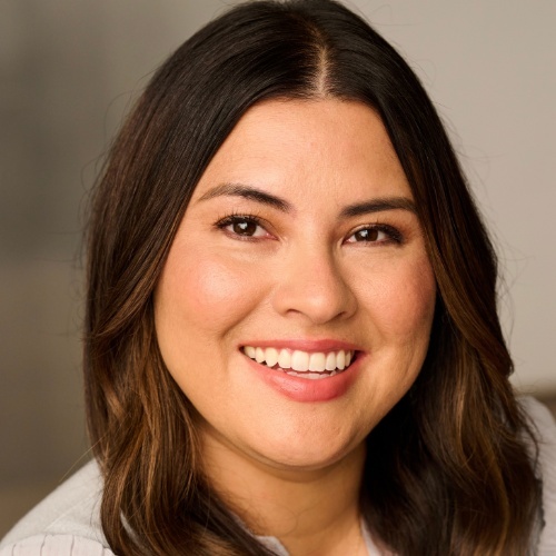Yessenia Buezo Muñoz - Real Estate Agent