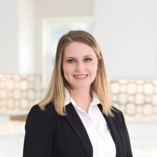 Lisa Arce - Real Estate Agent