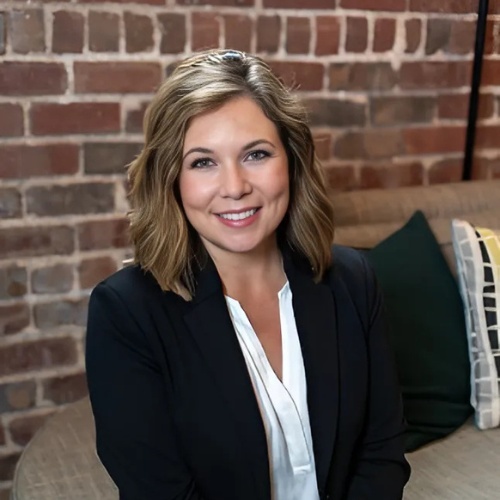 Chicago Real Estate Agent Shelly Phares