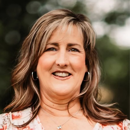 Knoxville Real Estate Agent Robin Manis