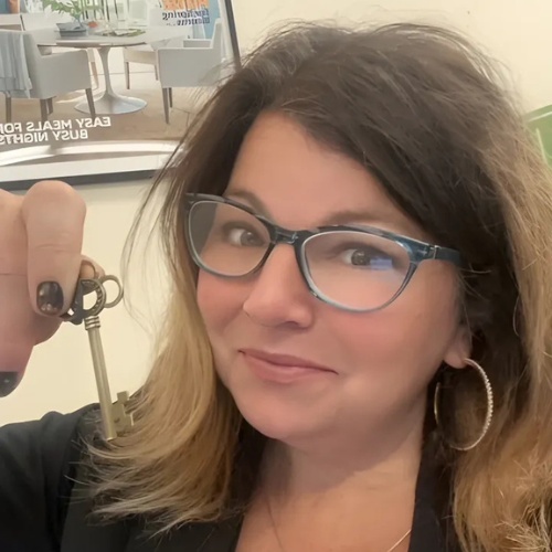 Northern New England Real Estate Agent Roxy Mailhot