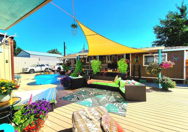 Property at 916 Sunset Dr, Brewster, WA 98812, 3 beds, 2 baths
