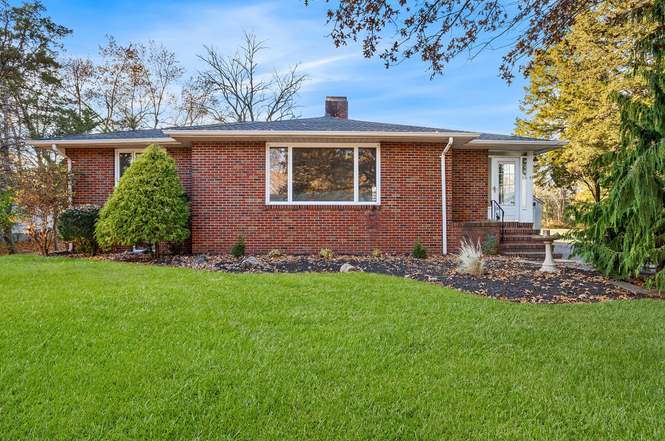 Ranch Style Home - Somerset, NJ Homes for Sale | Redfin