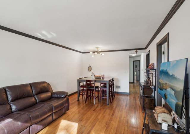 Photo of 2317 Bradley Pl, Evanston, IL 60202