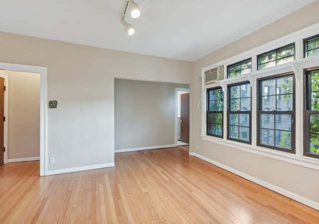 Photo of 1127 W Farwell Ave #210, Chicago, IL 60626