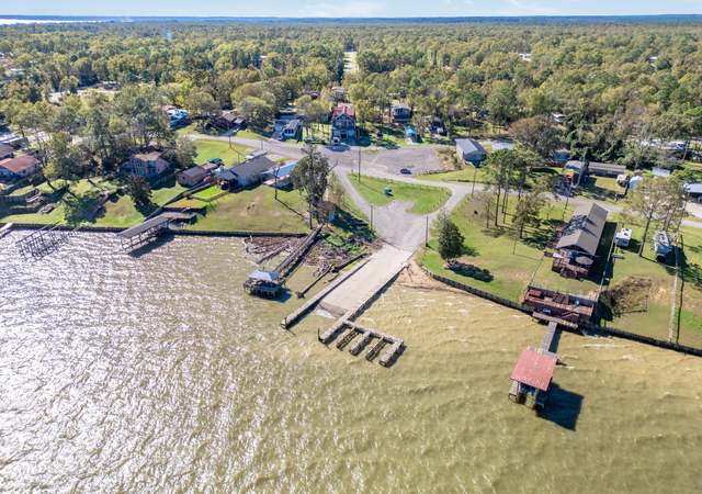 Photo of 326 W Woodland Shores Dr, Point Blank, TX 77364