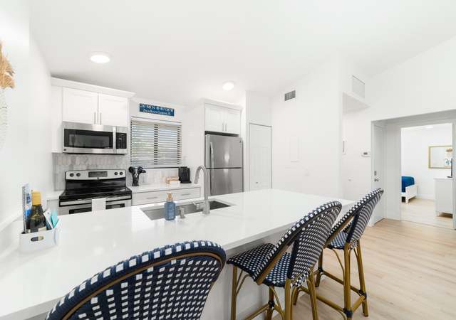 Property at 615 Club Dr, Palm Beach Gardens, FL 33418, 2 beds, 2 baths