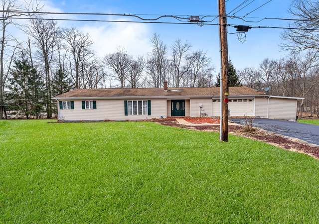 Property at 427 Indian Way, East Stroudsburg, PA 18302, 3 beds, 1.5 baths