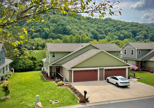 Property at 222 February Ln, Waynesville, NC 28785, 2 beds, 2.5 baths