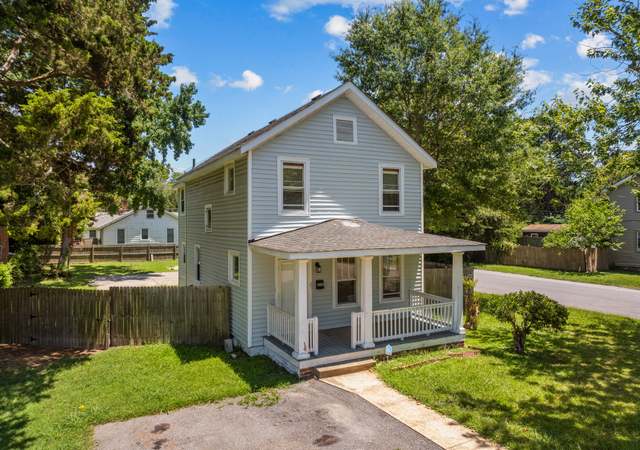 Property at 200 Greenbriar Ave, Hampton, VA 23661, 4 beds, 2 baths